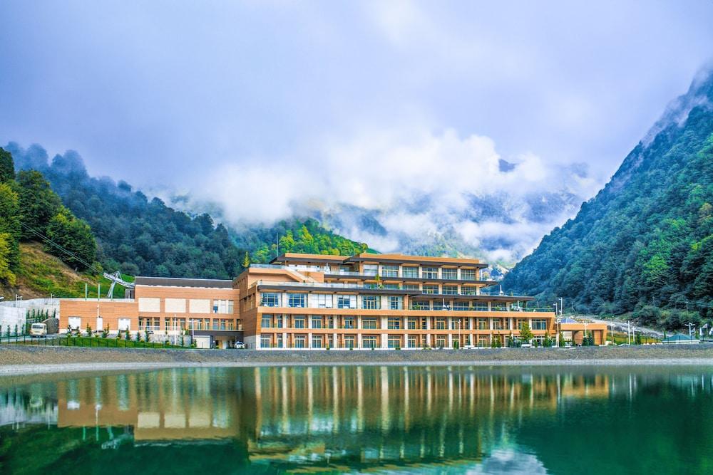 Qafqaz Tufandag Mountain Resort Hotel - Featured Image