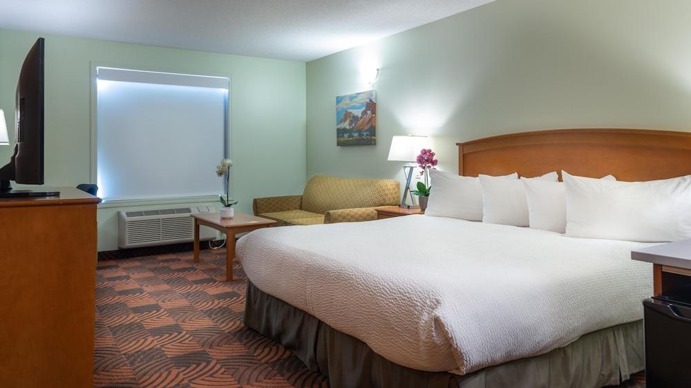 Service Plus Inns and Suites Calgary - Room