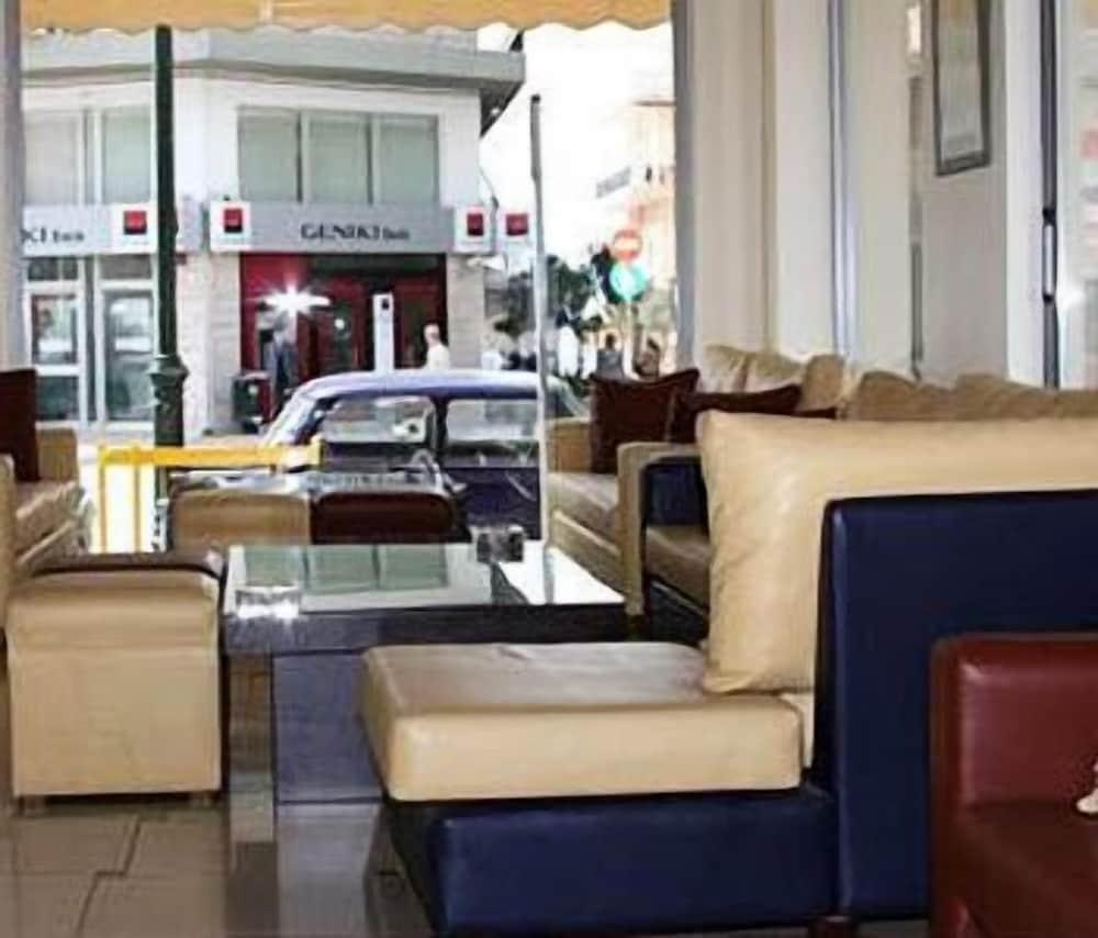 CiTYZen Hotel Loutraki - Lobby Sitting Area