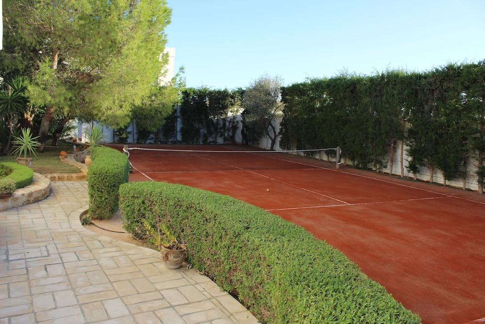 Gorgeous Villa Sfax - Tennis Court