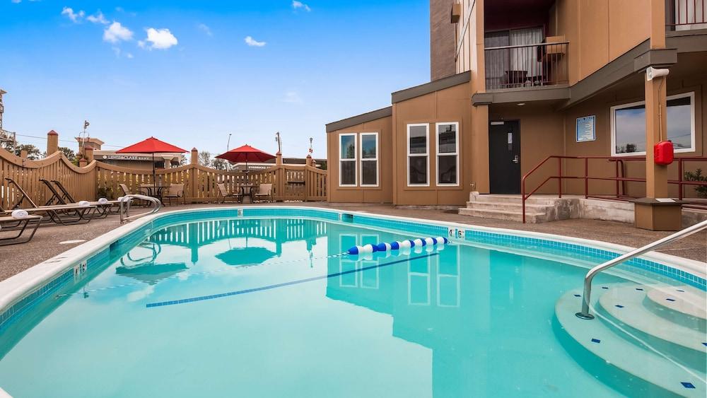 Best Western Plus Rivershore Hotel - Outdoor Pool