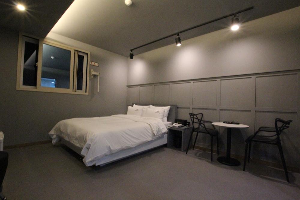 NOVA Hotel - Room