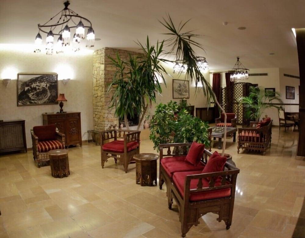 Hotel Quartier Suisse - Lobby Sitting Area
