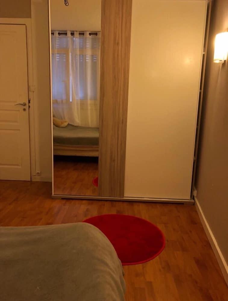Une chambre dans un appartement, chez l’habitant - Room