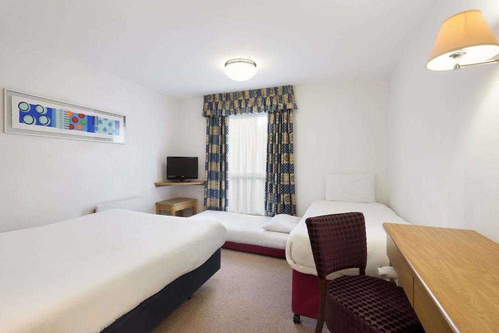 Days Inn by Wyndham Telford Ironbridge M54 - Room