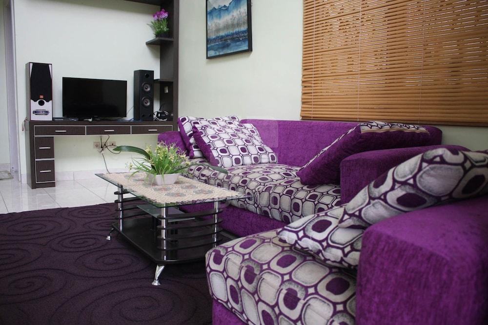Villa Kota Bunga Peony - Living Room