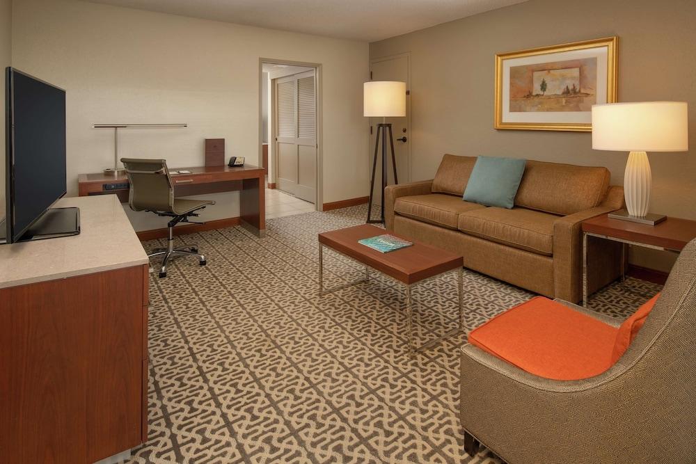 DoubleTree Suites by Hilton Seattle Airport - Southcenter - Room