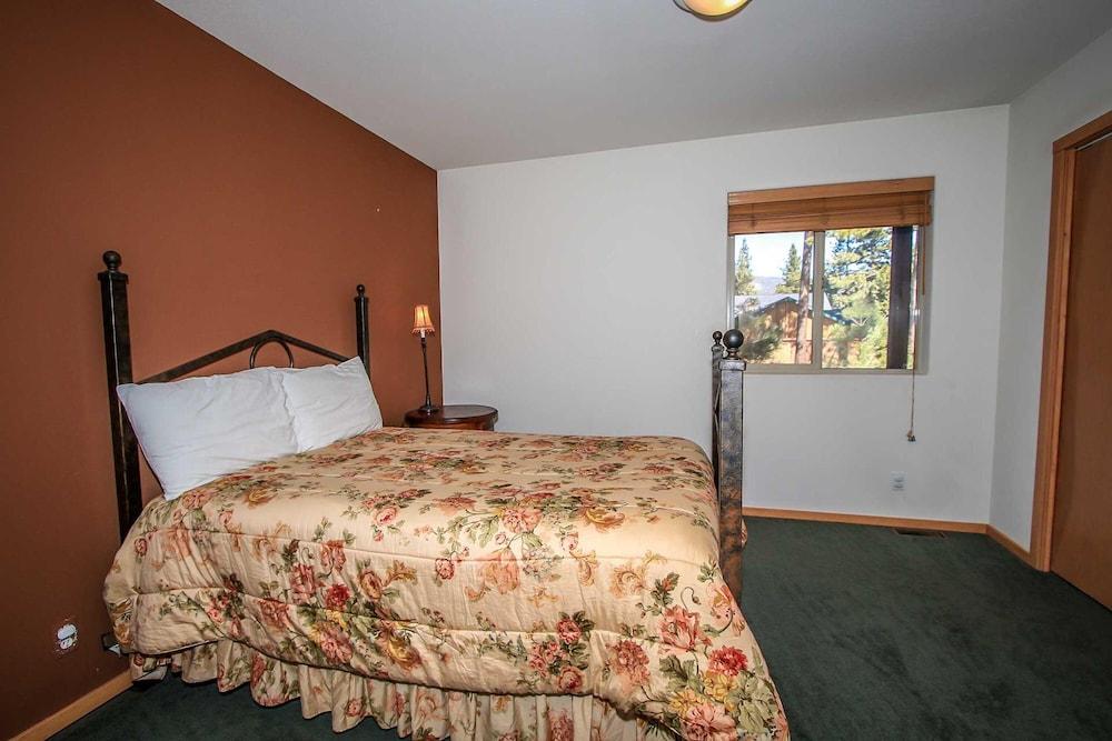 Can't Bear to Leave-1156 by Big Bear Vacations - Room