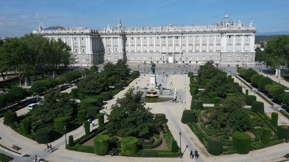 Palacio de los Duques Gran Meliá - The Leading Hotels of the World - Exterior