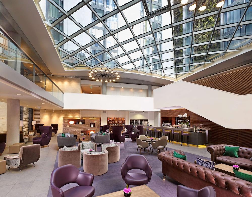 DoubleTree by Hilton Hotel London -Tower of London - Lobby