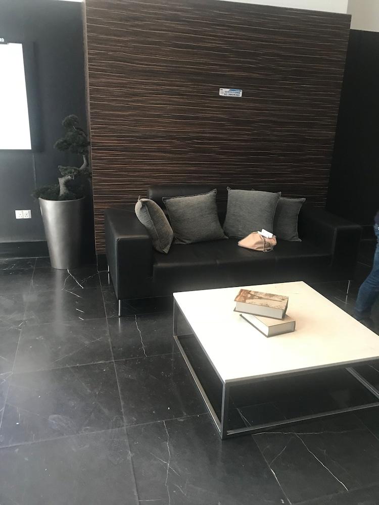 Finikoudes Luxury Apartments - Lobby Sitting Area