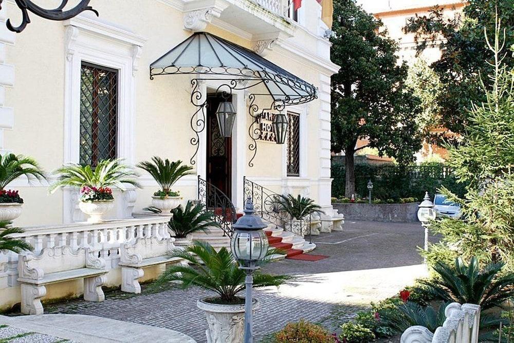Villa Pinciana - Exterior