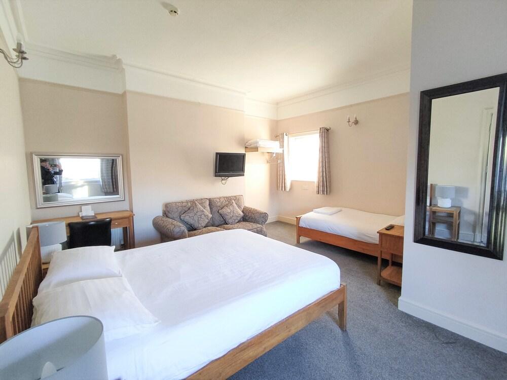 Woodcote Hotel - Room