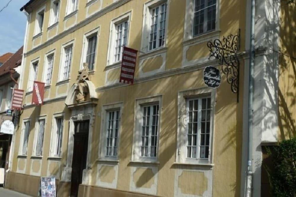 Apartmenthaus Heiligenthaler Hof - Featured Image