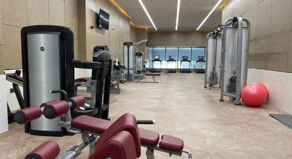 Maison Privee - Luxury Apt w/ Fabulous Views over Palm Jumeirah - Fitness Facility