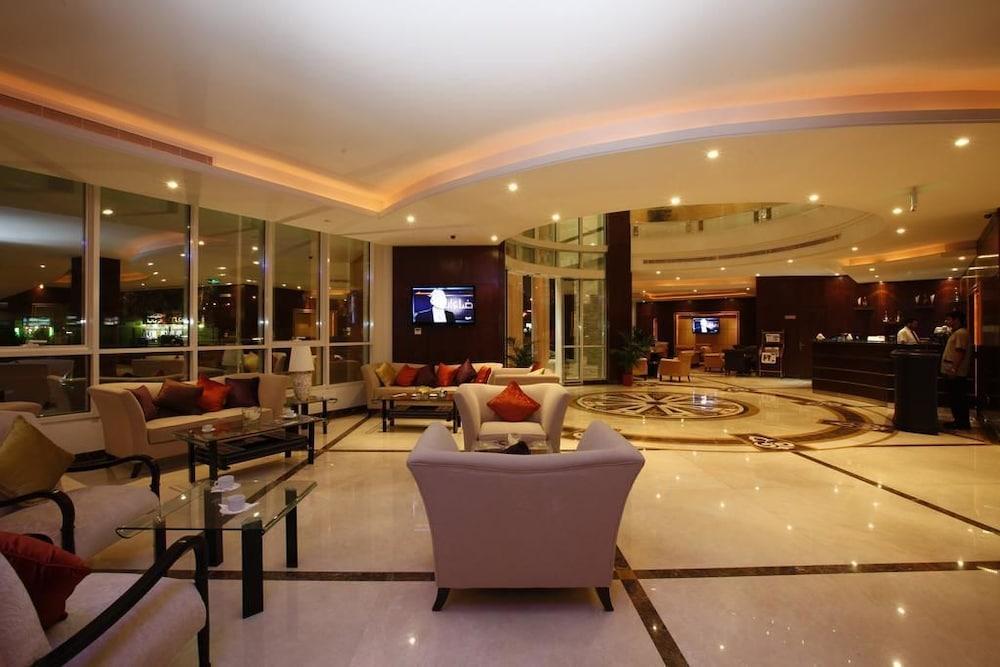 Hayatt Home Hotel - Lobby Sitting Area