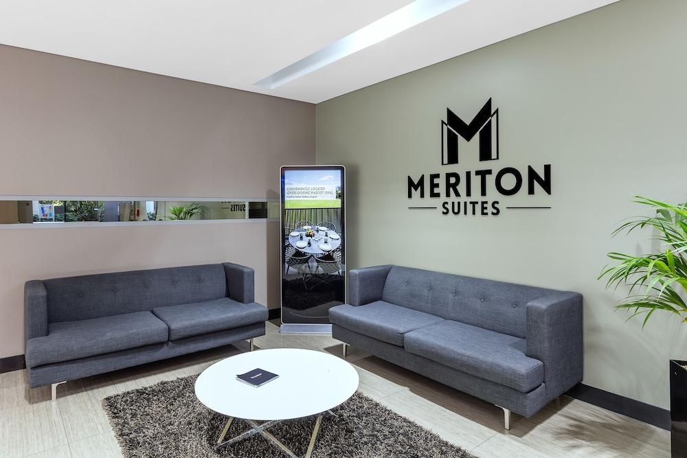 Meriton Suites Zetland - Lobby Sitting Area