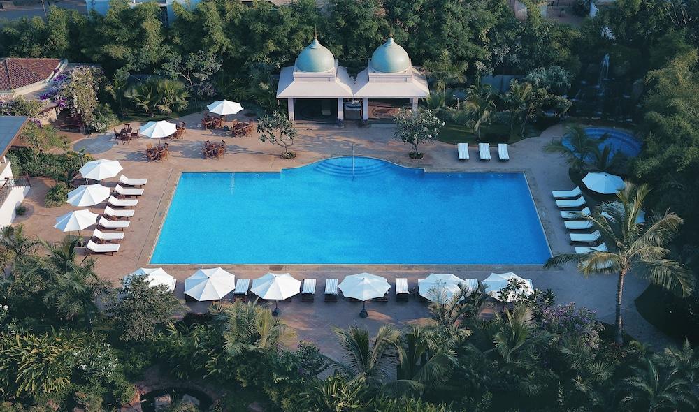 The Leela Palace Bengaluru - Outdoor Pool