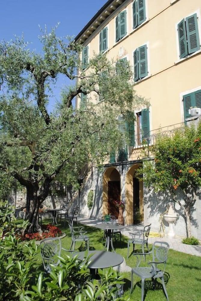 Hotel Tiziana Garnì - Exterior