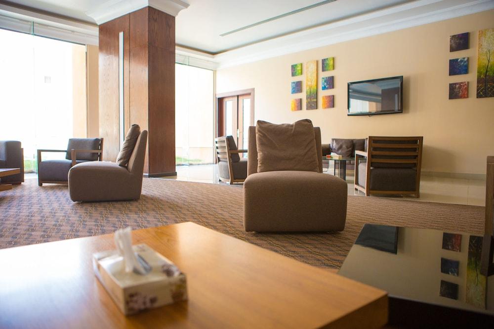 Travellerinn Hotel Apartment - Lobby Sitting Area