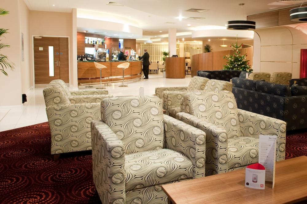 Holiday Inn Derby Riverlights, an IHG Hotel - Lobby Sitting Area