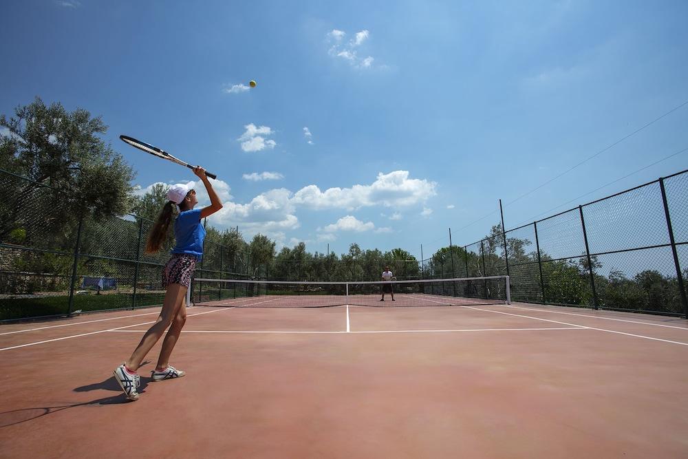 Ida House Assos - Tennis Court