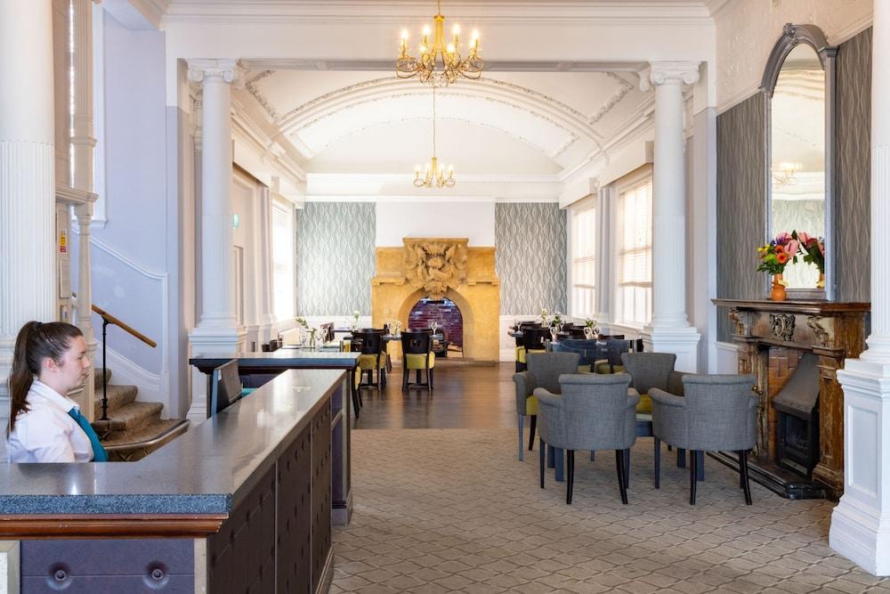 The Royal Hotel - Lobby Lounge