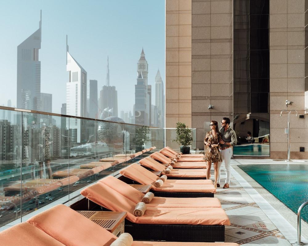 Fairmont Dubai - Outdoor Pool