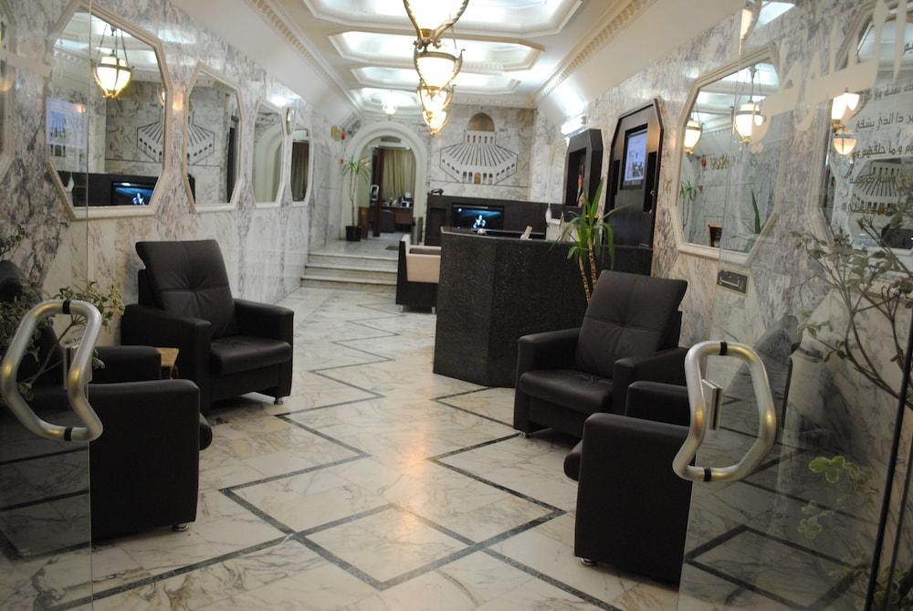 Al Ballouti Hotel Suites - Lobby Sitting Area