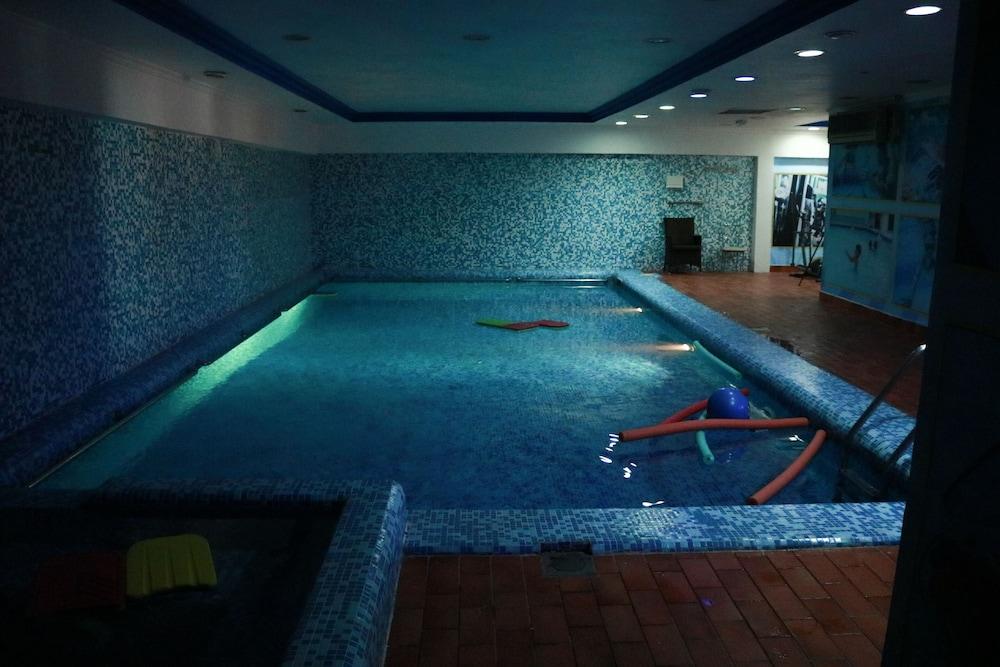 سويت هوم هوتل - Indoor Pool