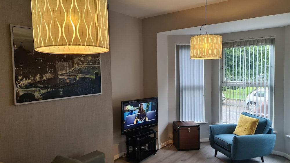 Castleton Gardens Apartments Belfast - Room