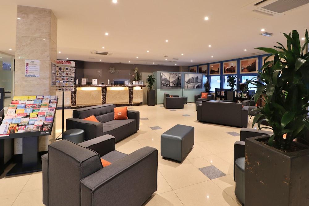 XO Hotels Blue Square - Lobby Sitting Area