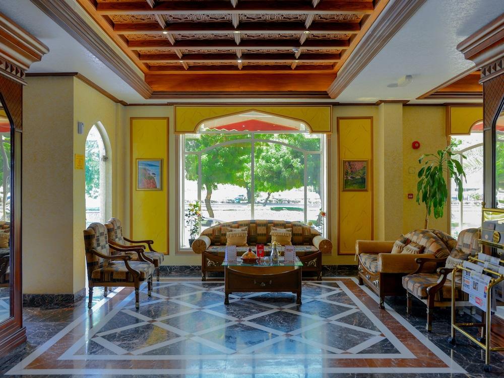 Hotel Golden Oasis - Lobby Sitting Area