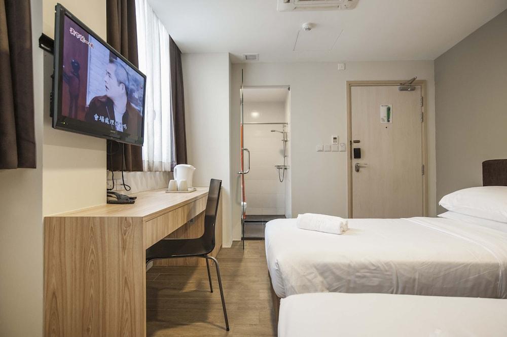Q Loft Hotels@Mackenzie - Room