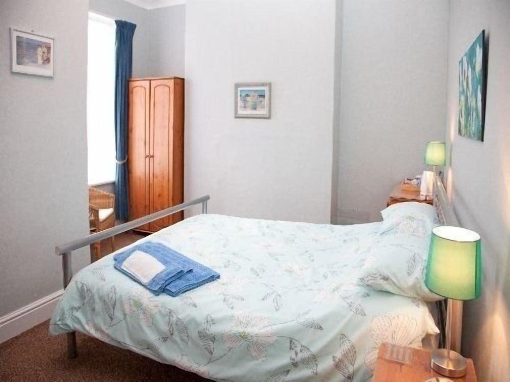 The Meltham Guest House - Room