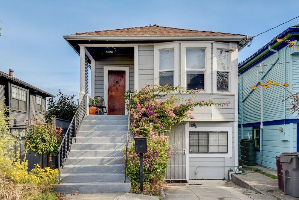 Charming Vintage 2br Apartment In Oakland 2 Bedroom Apts by Redawning - Exterior