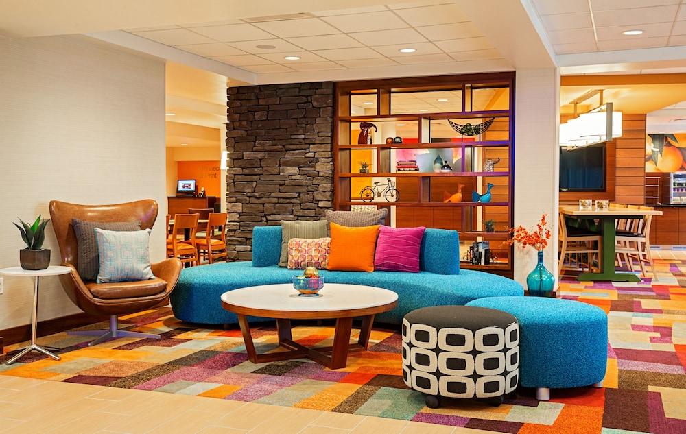 Fairfield Inn & Suites by Marriott Rochester West/Greece - Lobby Sitting Area