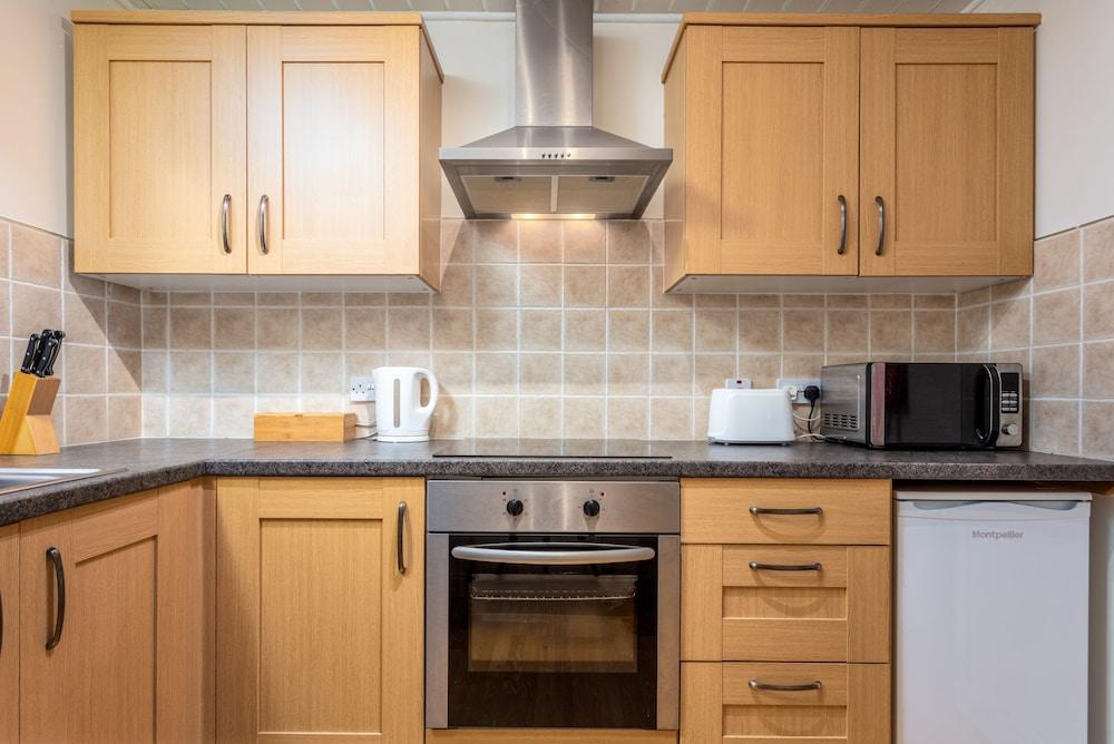 Prestwick Central - Donnini Apartment - Private kitchen