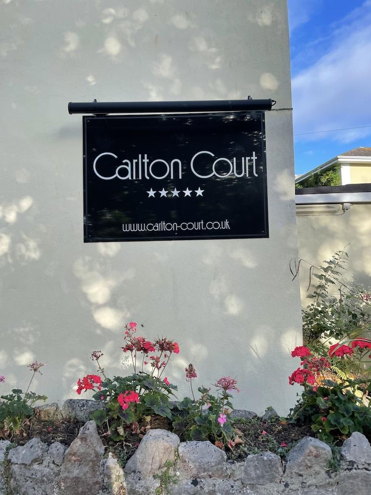 Carlton Court - Exterior