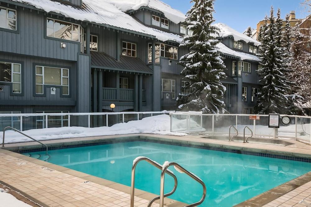 Glacier Lodge Boutique Hotel - Pool