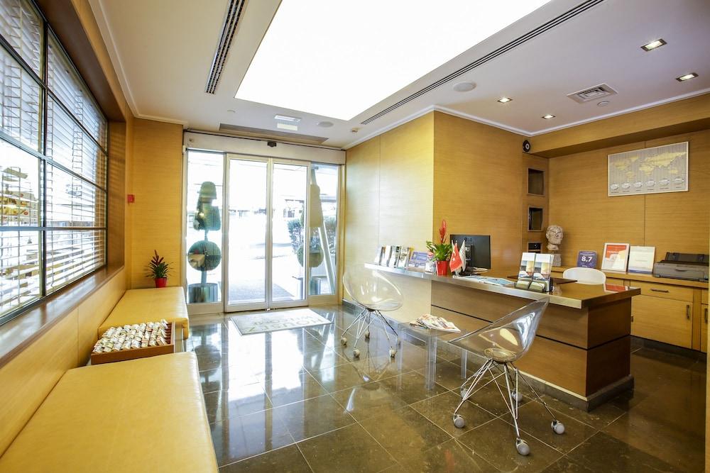 Housez Suites and Apartments - Special Class - Lobby