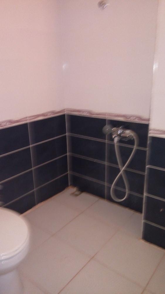 Naz Yilmaz Apart Otel - Bathroom Shower