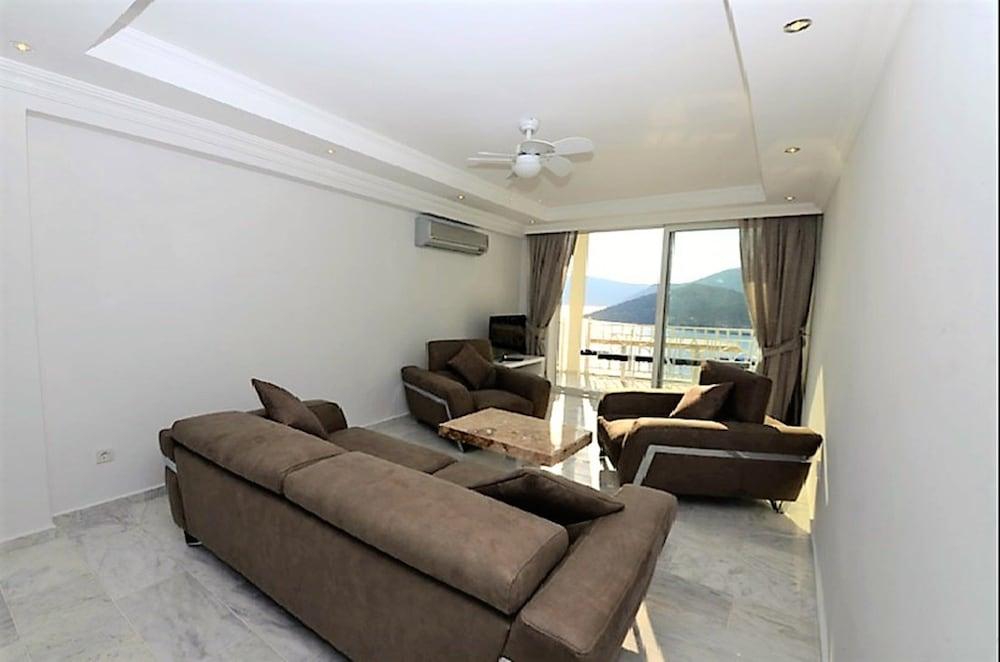 Emilia Luxury Apartments - Living Area