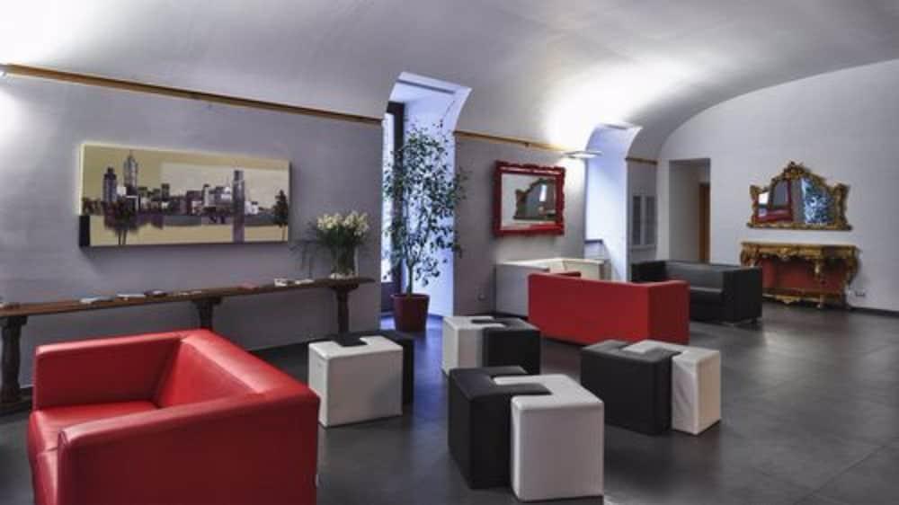 Grand Hotel Riva - Lobby Sitting Area