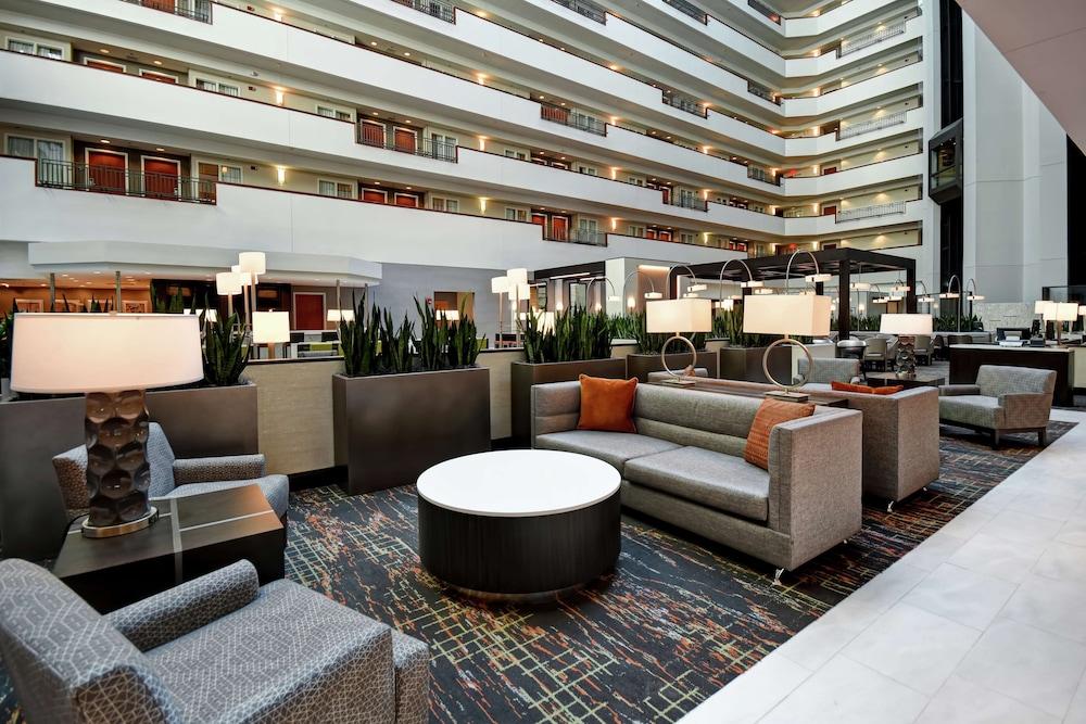 Embassy Suites Little Rock - Lobby