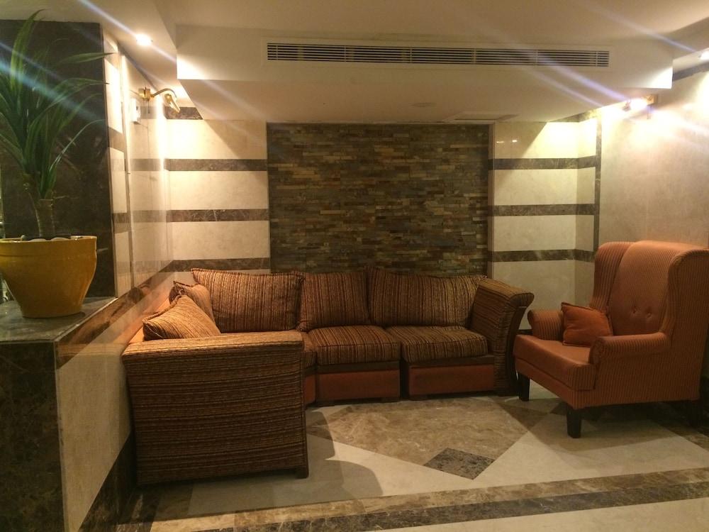 Jewar Al Bait Hotel - Lobby Sitting Area