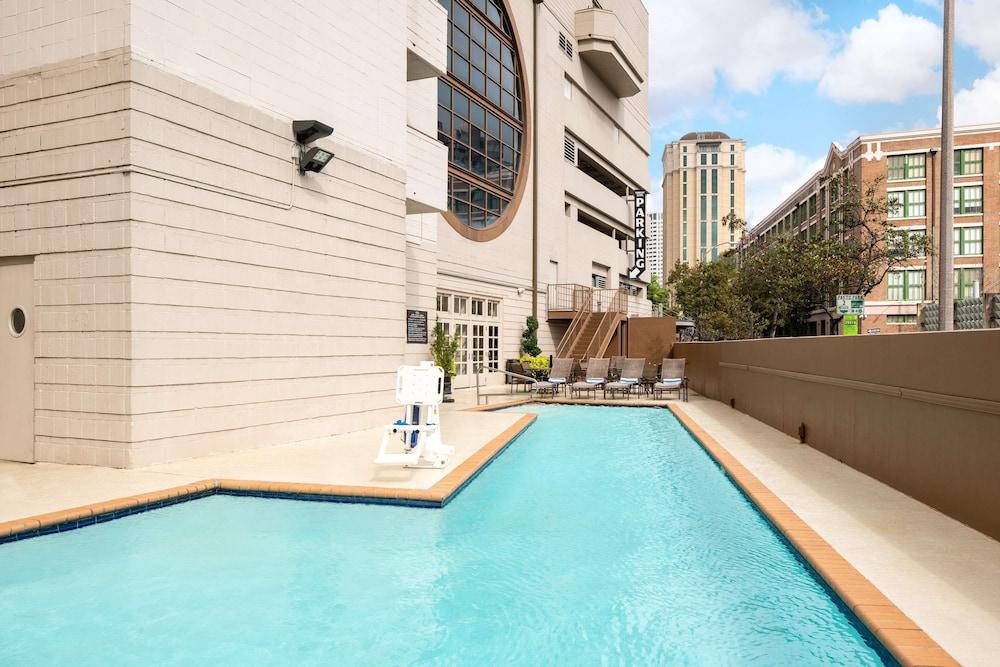 Embassy Suites by Hilton New Orleans - Waterslide