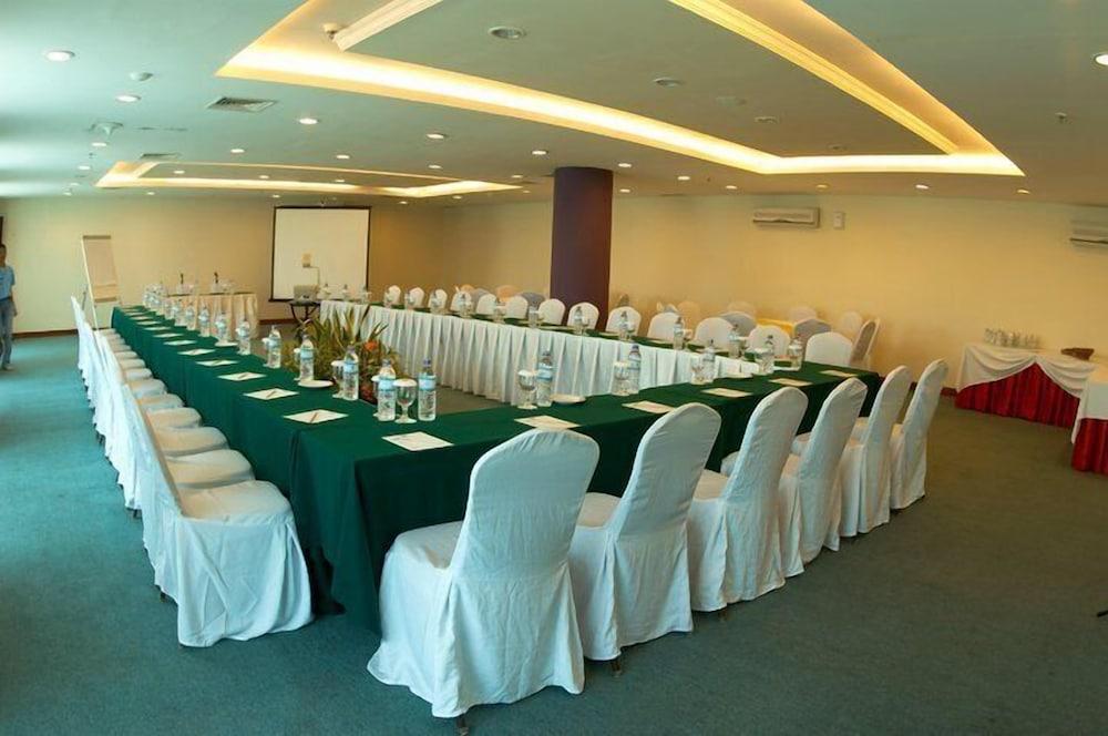 Grand Suka Hotel - Meeting Facility