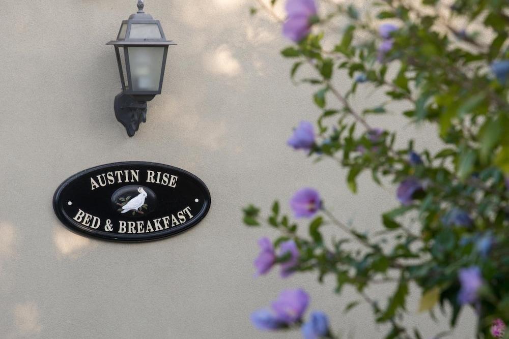 Austin Rise Bed and Breakfast - Exterior