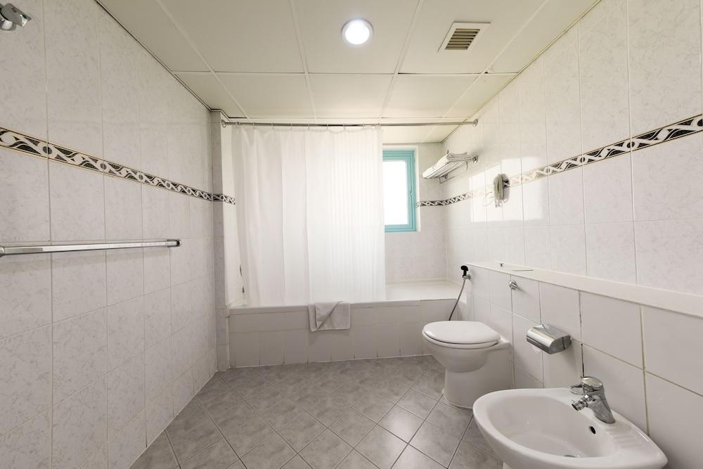 فندق ذا جورج أوتيل من سافرون، خور دبي - Bathroom